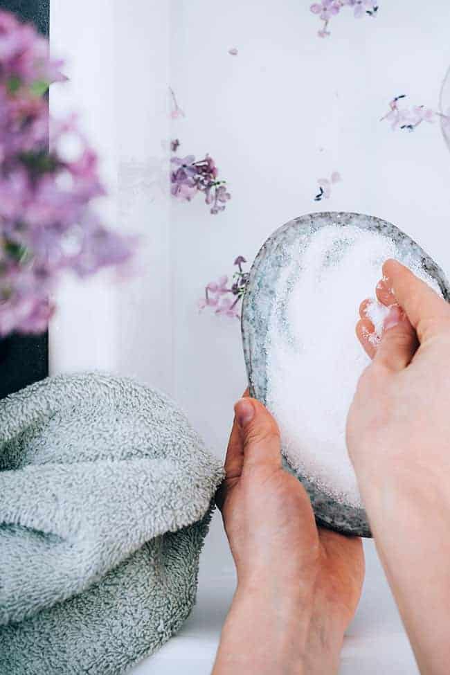 How to take a baking soda bath soak