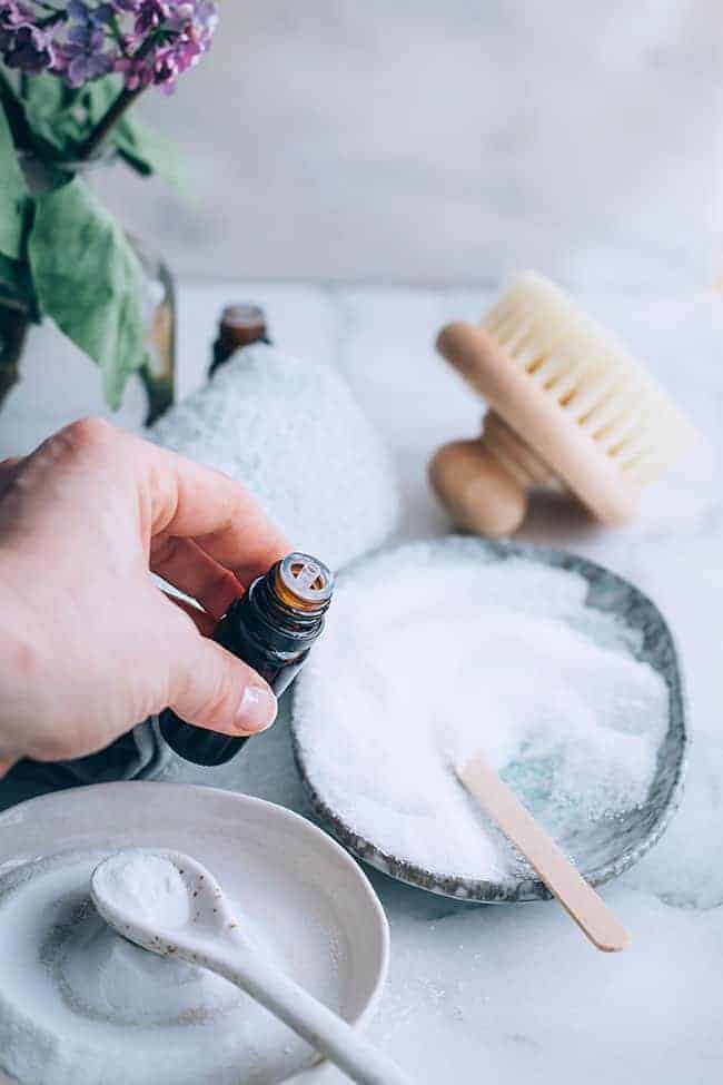 13 Causes to Add Baking Soda to Your Subsequent Tub