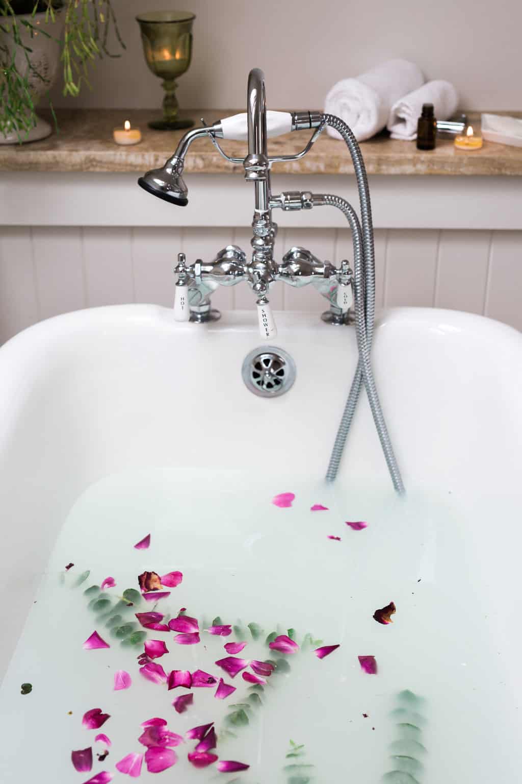 5 Strategies to Create a Stress-free Rose Petal Bathtub at Dwelling